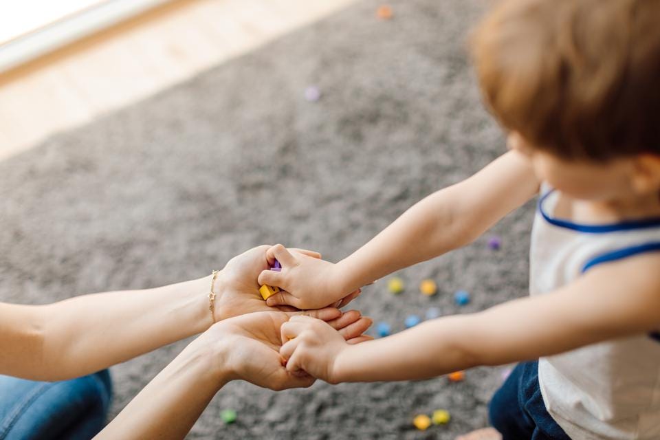 Development of fine motor skills. Game with development of mathematical skills and the ability to count. Hand in hand.