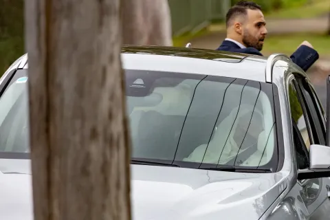post, car and head of unknown police official